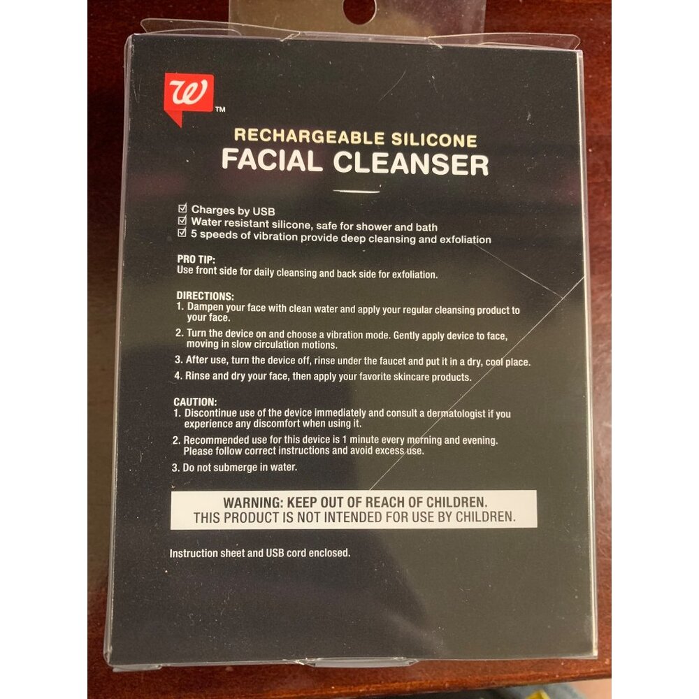 NWT Facial Cleanser Rechargeable Silicone Beauty SkinCare Cleaning Cosmetic Pink - Picture 2 of 3